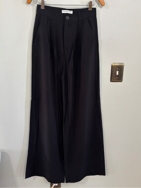Nonchalant Fabi wide leg high rise pants black medium